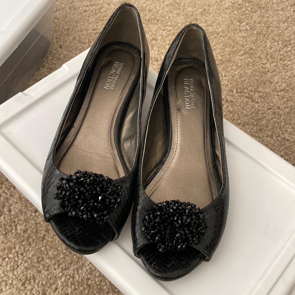 Kenneth Cole Reaction black flats